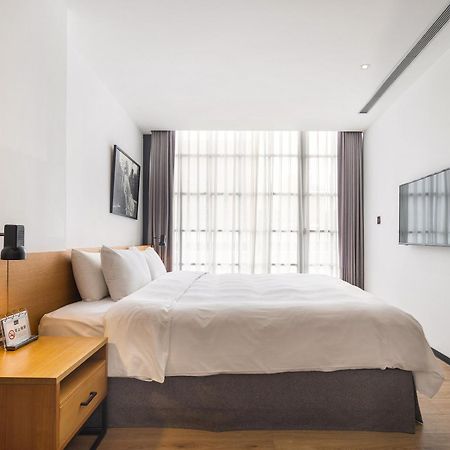 Bluesky Hotel Тайчжун Экстерьер фото