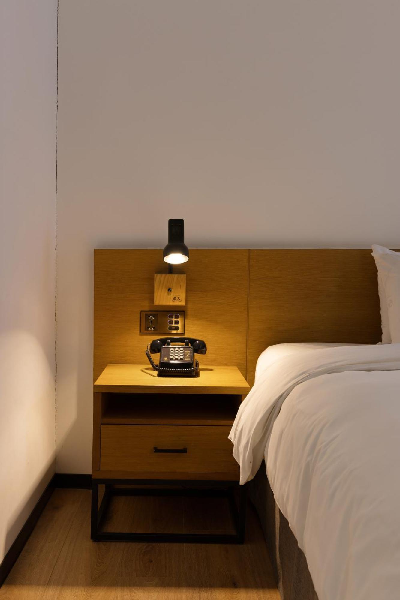 Bluesky Hotel Тайчжун Экстерьер фото