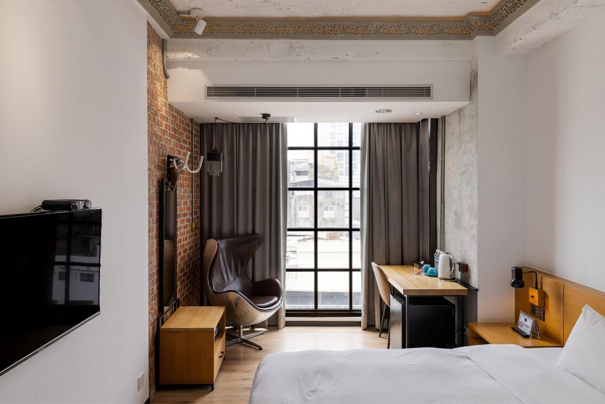 Bluesky Hotel Тайчжун Экстерьер фото