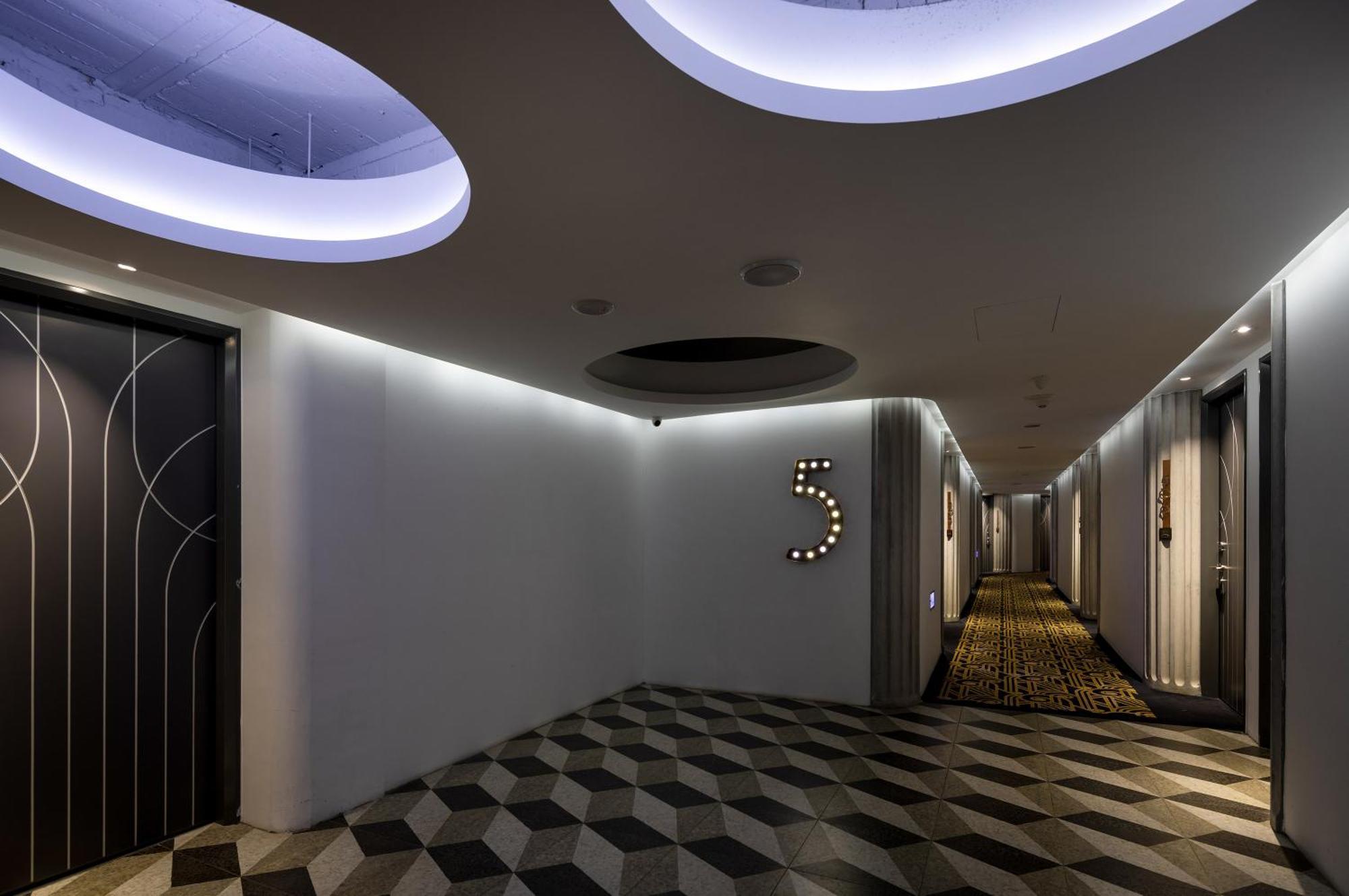Bluesky Hotel Тайчжун Экстерьер фото