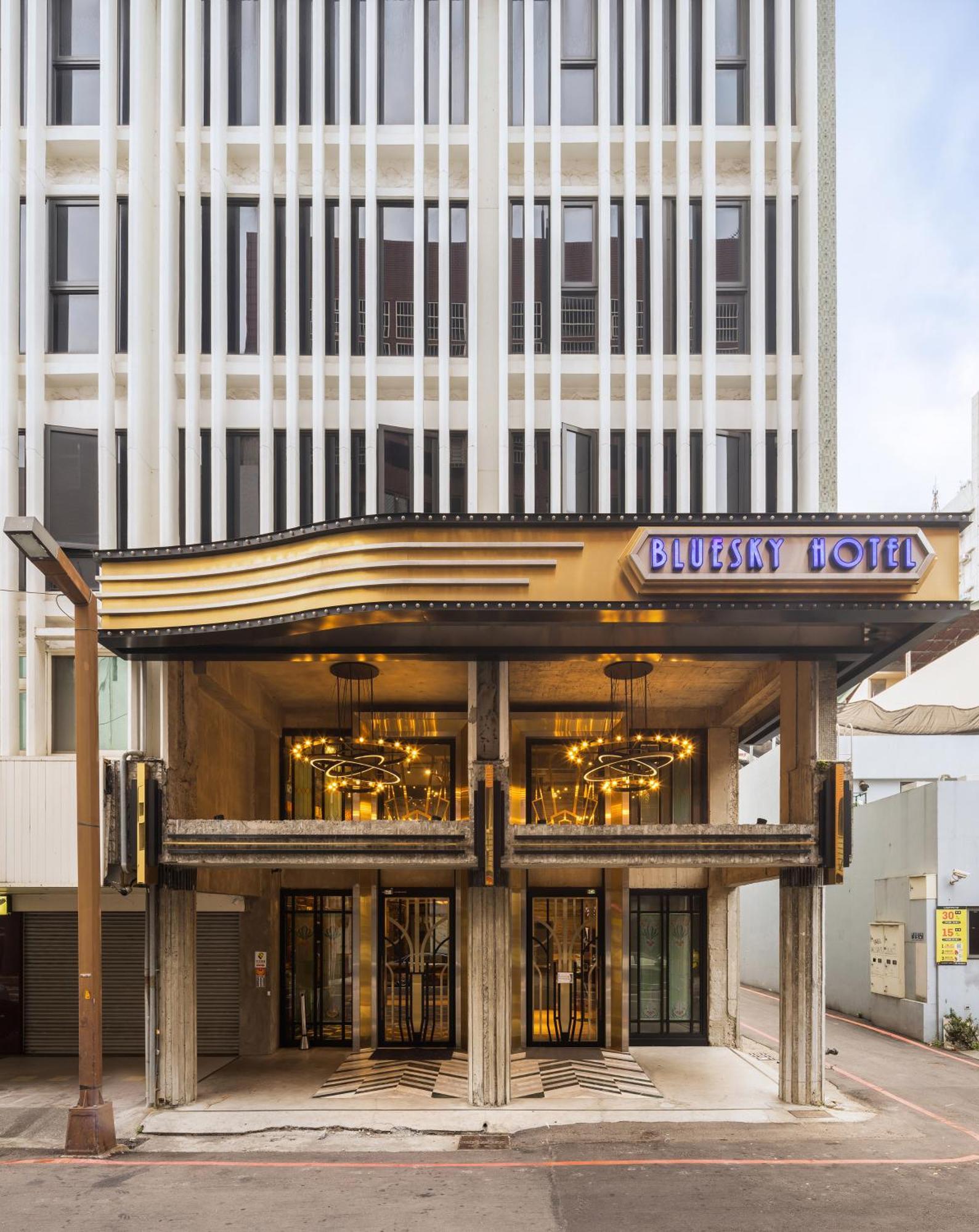 Bluesky Hotel Тайчжун Экстерьер фото