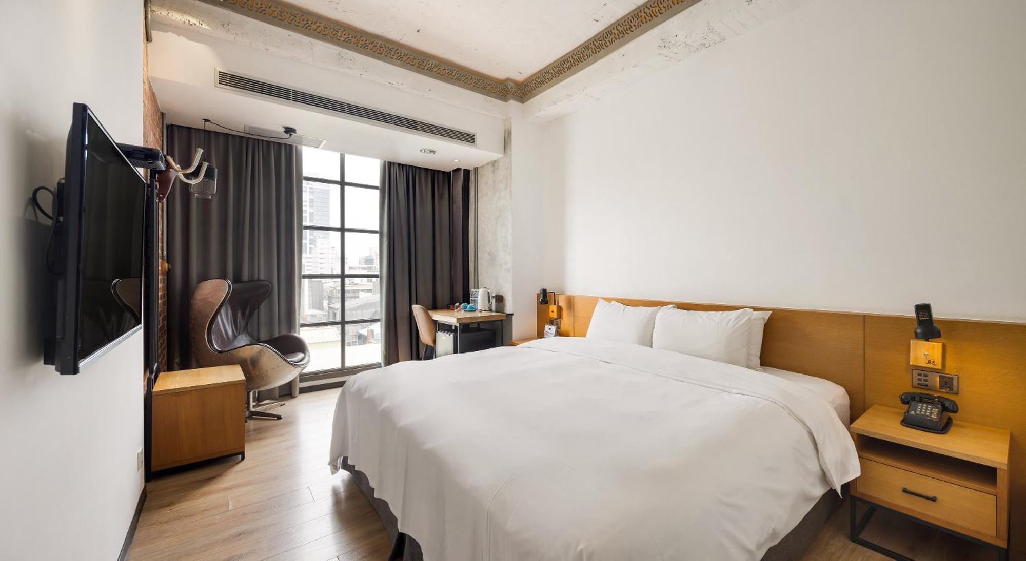 Bluesky Hotel Тайчжун Экстерьер фото