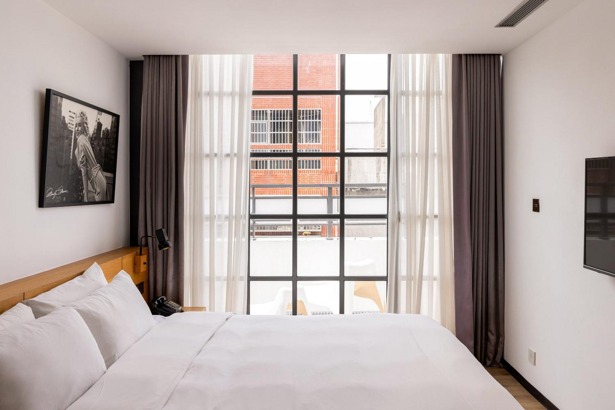 Bluesky Hotel Тайчжун Экстерьер фото