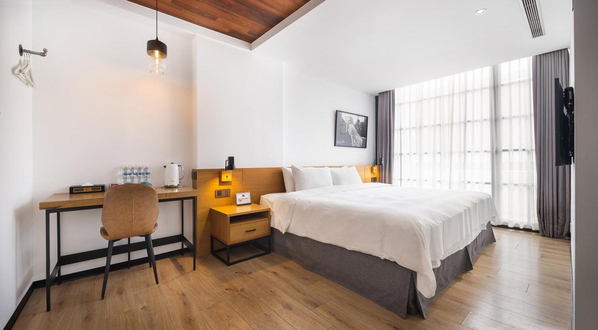 Bluesky Hotel Тайчжун Экстерьер фото