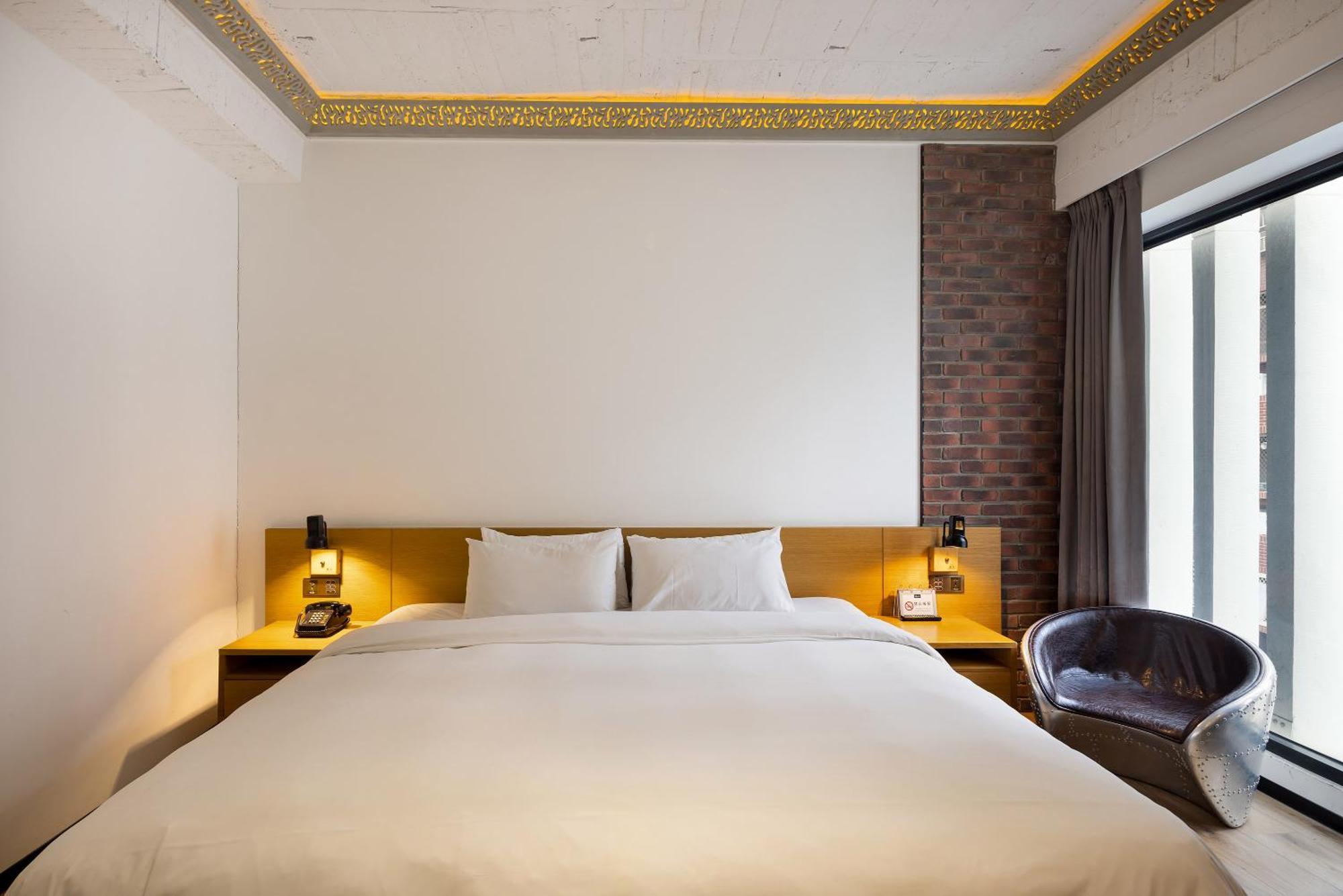 Bluesky Hotel Тайчжун Экстерьер фото