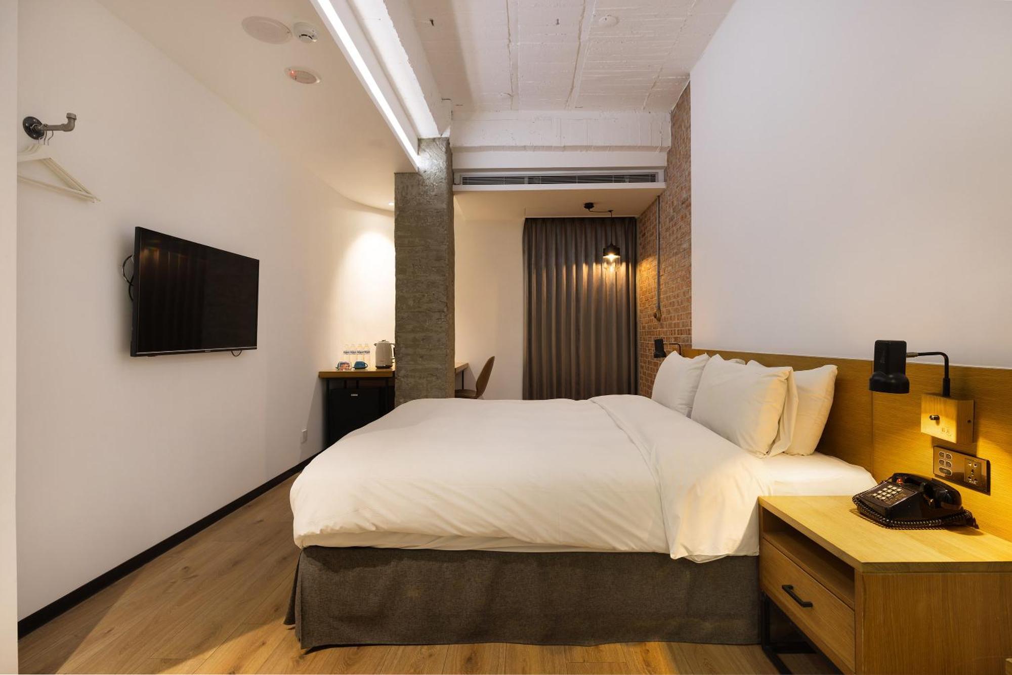 Bluesky Hotel Тайчжун Экстерьер фото