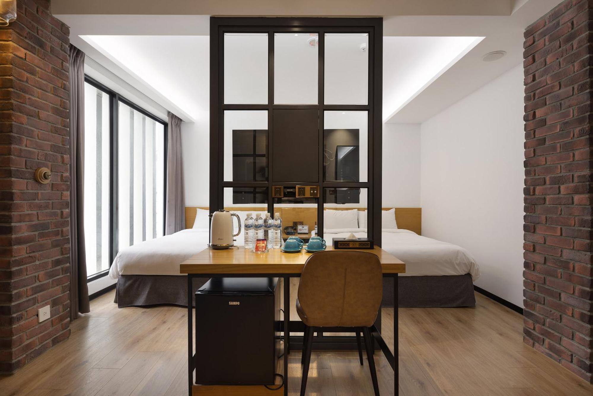 Bluesky Hotel Тайчжун Экстерьер фото