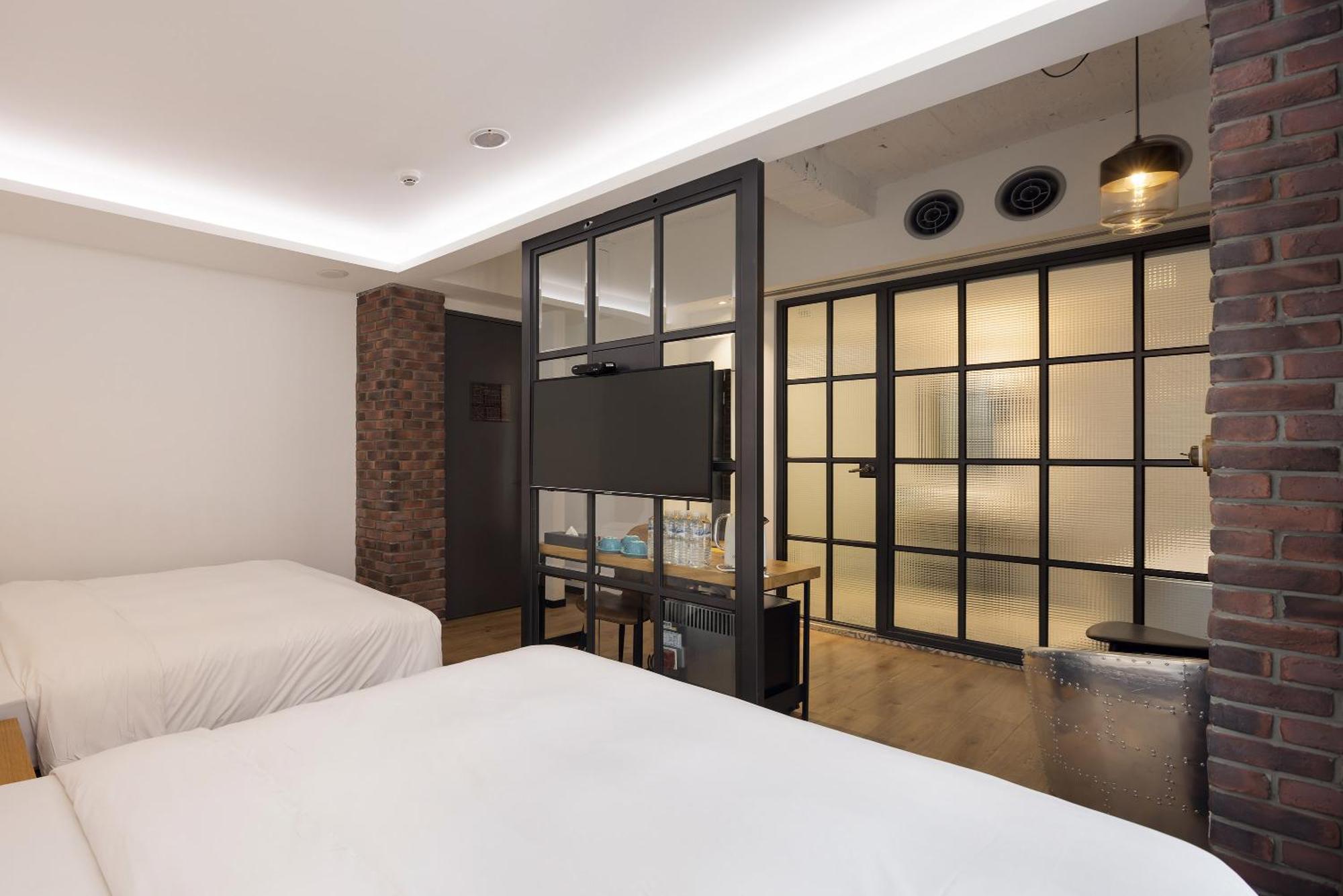 Bluesky Hotel Тайчжун Экстерьер фото
