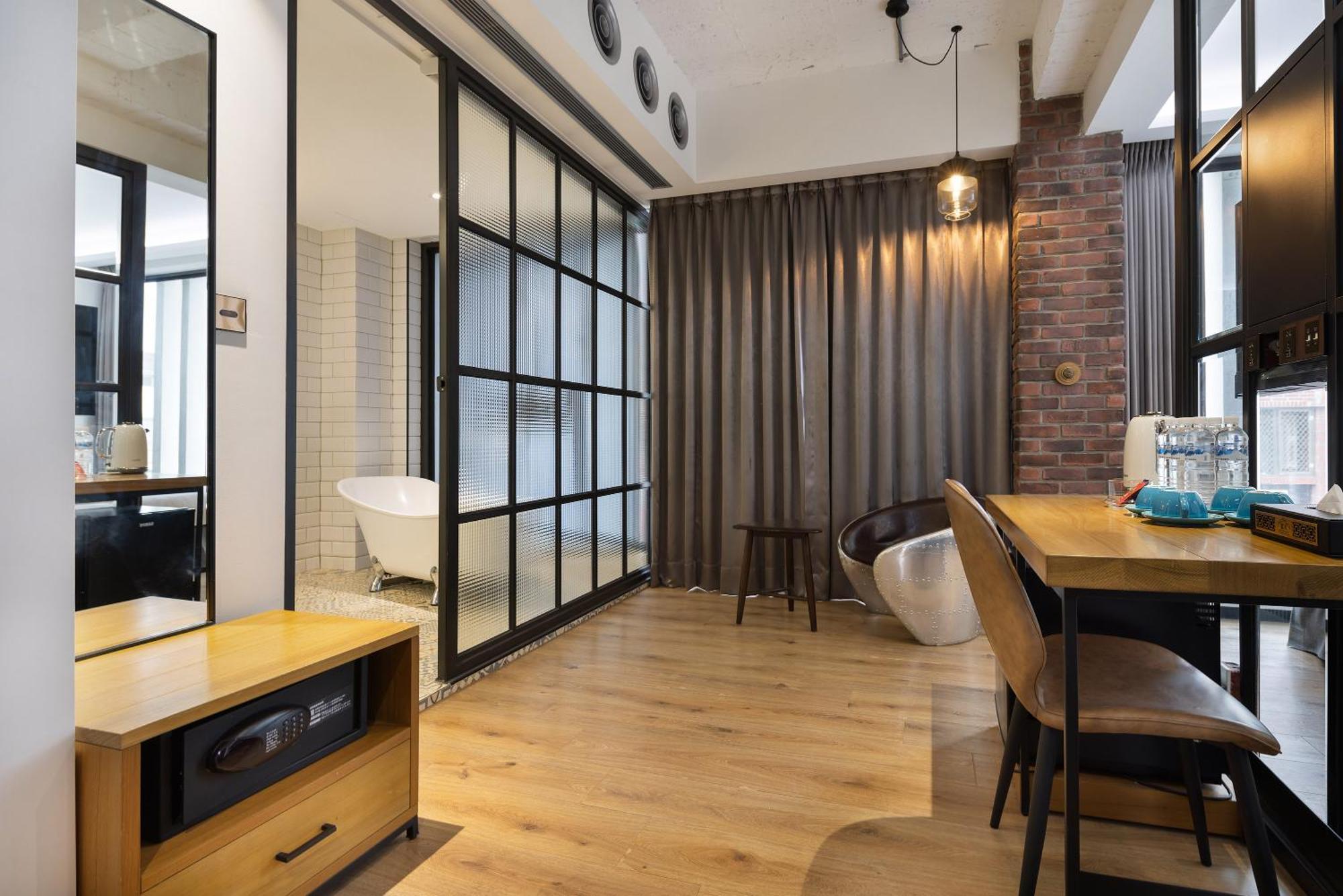 Bluesky Hotel Тайчжун Экстерьер фото